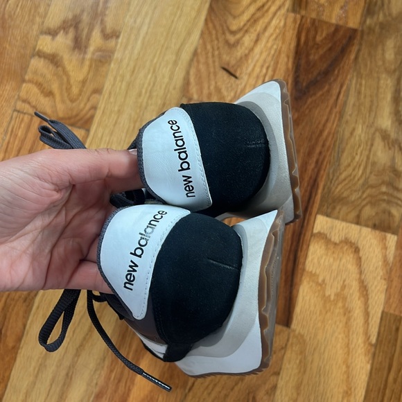 Women’s black and white New Balance Sneakers - almost new condition size 7 - Picture 5 of 8